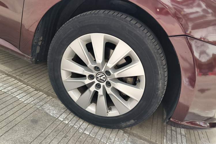 Used Volkswagen Lavida 2013 Restyled Classic 1.6L Automatic Comfort Edition Right Front Wheel Hub