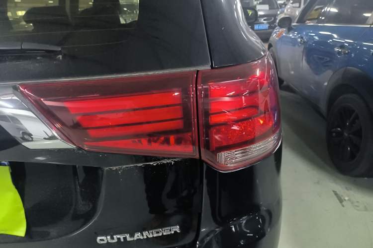 Used Mitsubishi Outlander 2020 2.0L Two-Wheel Drive Comfort Edition 7-Seater