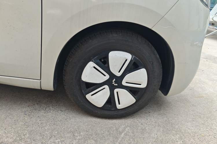 Used Wuling Hongguang MINIEV 2025 Four-Door Version Premium Edition Right Front Wheel Hub
