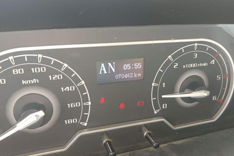 Used SAIC MAXUS Xintu V80 2021 2.0T AMT Classic Aoyuntong Short Wheelbase Mid-Roof 5/6-Seater
