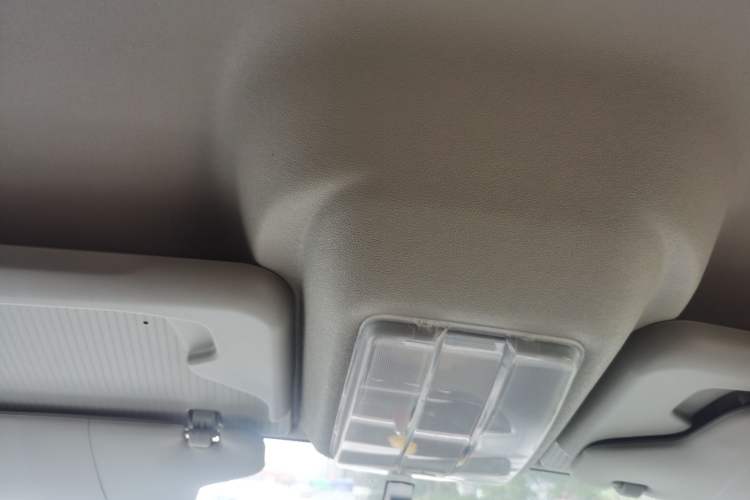 Used SAIC MAXUS Xintu V80 2021 2.0T Manual Classic Aoyuntong Short Wheelbase Mid-Roof 5/6-Seater
