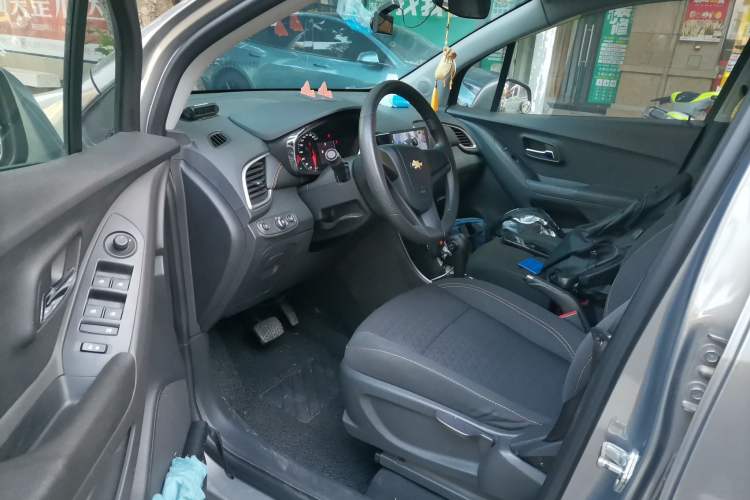 Used Chevrolet Trax 2018 330T Automatic Two-Wheel Drive Elite Model Driver Seat