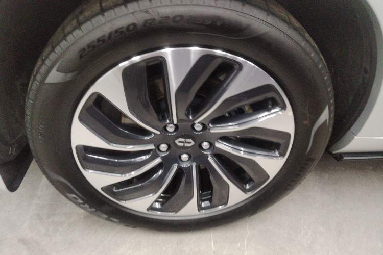 Used Hima AITO M7 2024 1.5T Intelligent Driving Rear-Drive Max Edition 5 Seats Right Rear Wheel Hub