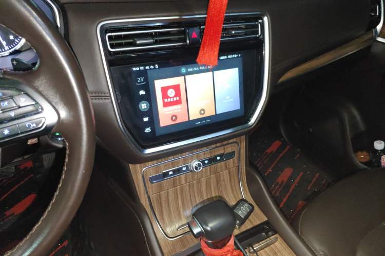 Used Roewe RX8 2019 30T Smart Connectivity Two-Wheel Drive Supreme Flagship Edition
