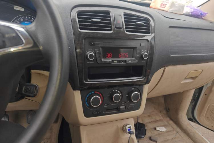 Used Dongfeng Fengon 370 2016 1.5L Manual Standard Edition SFG15-02 5 Seats