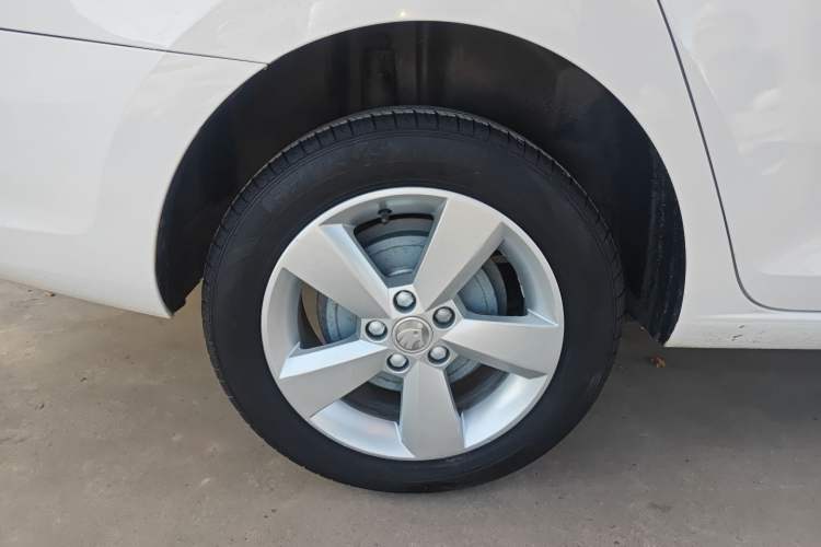 Used Skoda Rapid 2013 1.6L Automatic Smart Selection Model