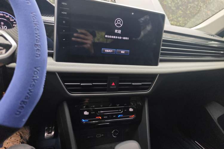 Used Volkswagen Tiguan L 2023 Facelifted 380TSI Automatic All-Wheel Drive R-Line Plus Version 7-Seater
