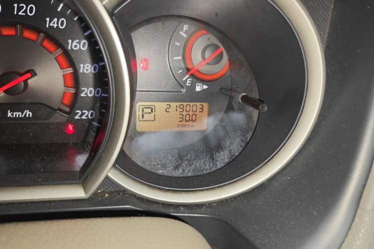 Used Nissan Sylphy 2016 Classic 1.6XE Automatic Comfort Edition Odometer Close Up