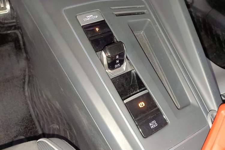 Used Volkswagen Golf 2023 Facelift 280TSI DSG R-Line Lite Gear Lever