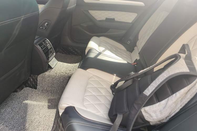 Used Volkswagen Magotan 2023 2 Million Units Commemorative Edition 330TSI DSG Luxury Version
