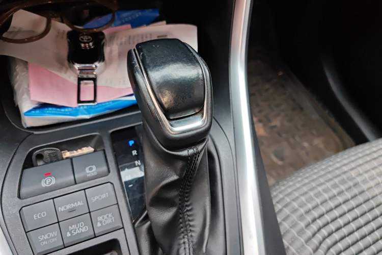 Used Toyota Wildlander 2022 2.0L CVT Four-Wheel Drive Luxury Edition Gear Lever