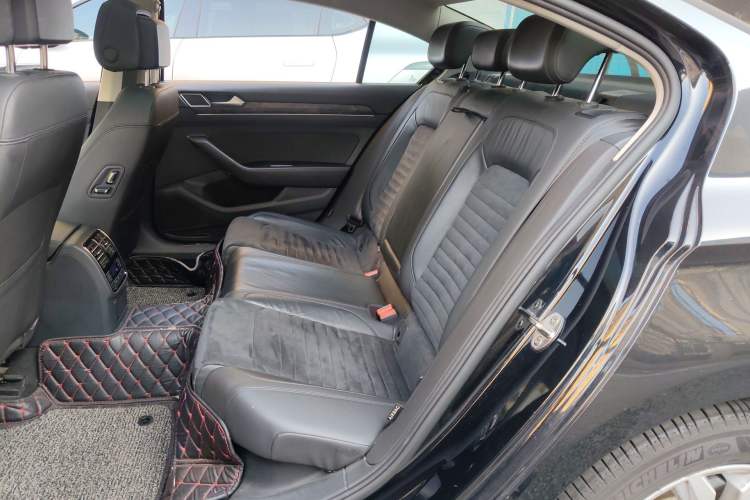 Used Volkswagen Magotan 2017 330TSI DSG Luxury Model Left Rear Seat