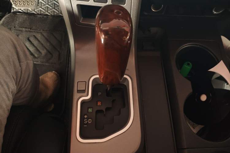 Used Toyota Sequoia 2014 5.7L SR5 8-Seater Middle East Version Gear Lever