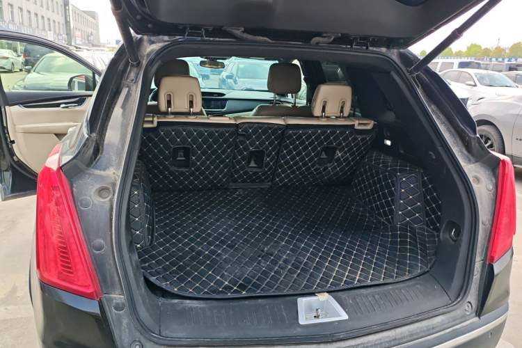 Used Cadillac XT5 2016 28T Four-Wheel Drive Tech Version Trunk