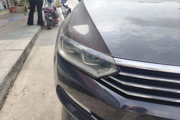 Used Volkswagen Magotan 2019 330TSI DSG Leading Model China VI Standard Right Front Headlight