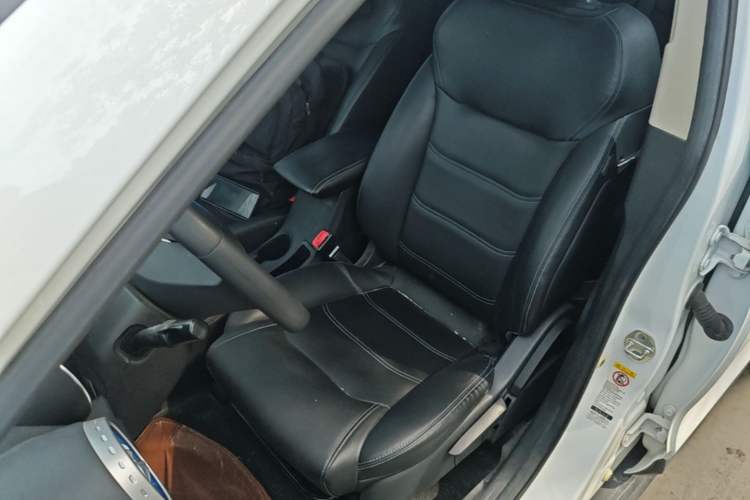 Used BYD Yuan New Energy 2018 EV360 Smart Connect Cool Edition Left Front Seat