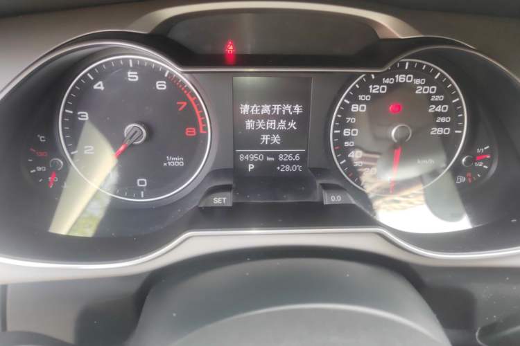 Used Audi A4L 2015 35 TFSI Automatic Standard Model Odometer Close Up