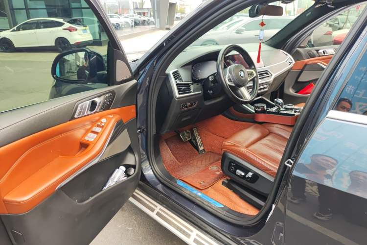 Used BMW X7 2020 xDrive40i Luxury M Sport Package
