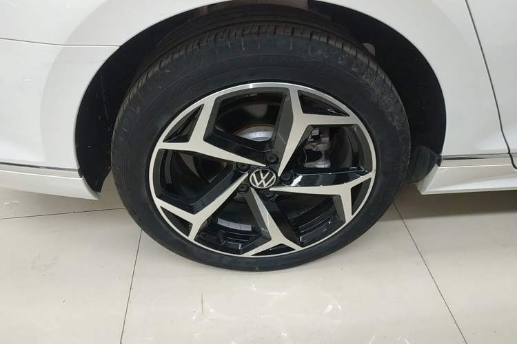 Used Volkswagen Magotan 2023 2 Million Units Limited Edition 330TSI DSG Leading Version