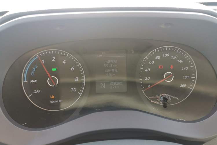 Used Wuling Yangguang 2024 300KM Comfort Version Passenger Van 75kW
