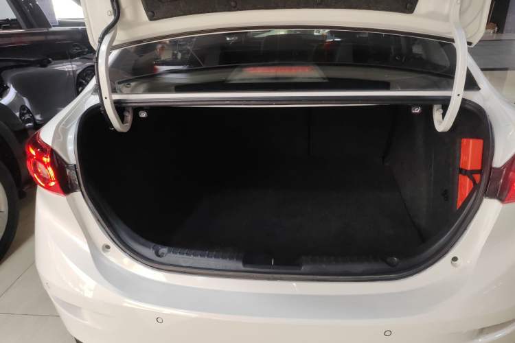 Used Mazda Mazda 3 Axela 2017 Sedan 1.5L Automatic Luxury Model China VI Standard