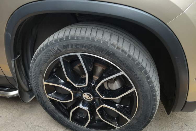 Used Skoda Kodiaq 2018 TSI380 7-Seater Four-Wheel-Drive Flagship Edition Right Front Wheel Hub