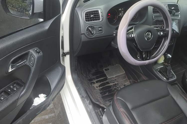 Used Volkswagen Polo 2016 1.6L Automatic Comfort Model Driver Seat