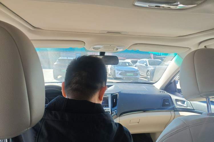 Used BYD e5 2018 450 Smart Connect Deluxe Edition
