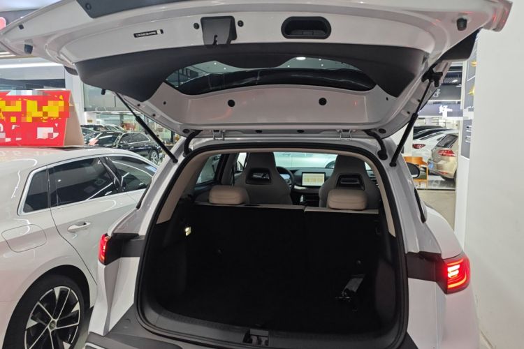 Used BYD Yuan UP 2024 401 km Active Version Trunk