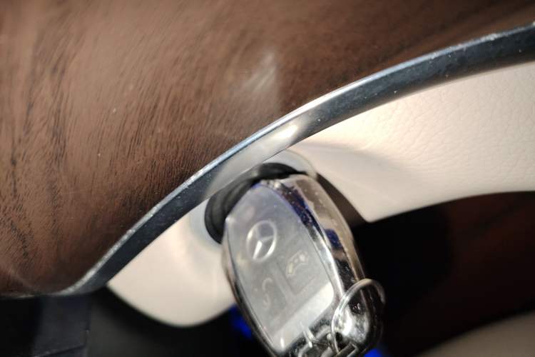 Used Mercedes-Benz V-Class 2020 V 260 Avantgarde Edition Interior 1