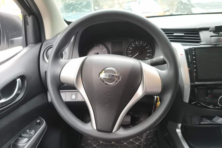 Used Nissan Navara 2017 2.5L Automatic 2WD Luxury Edition QR25
