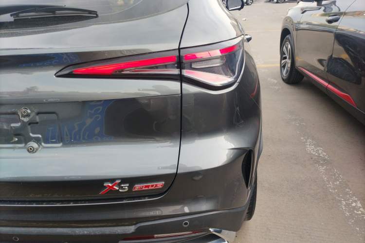 Used CHANGAN OSHAN X5 PLUS 2023 Revised Version 1.5T DCT Navigation Edition
