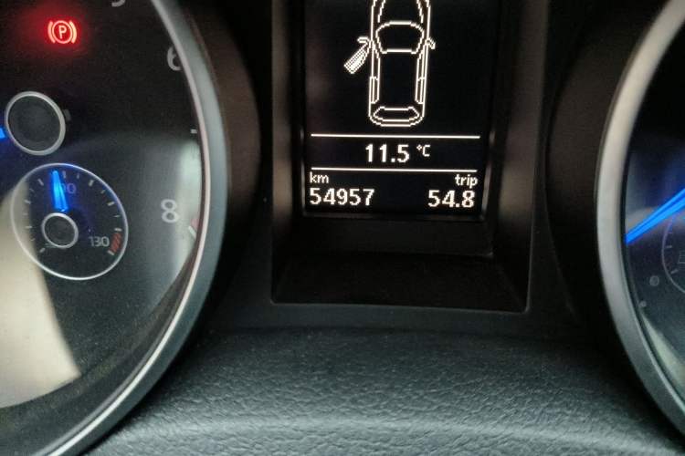 Used Volkswagen Golf 2011 2.0 TSI R Odometer Close Up