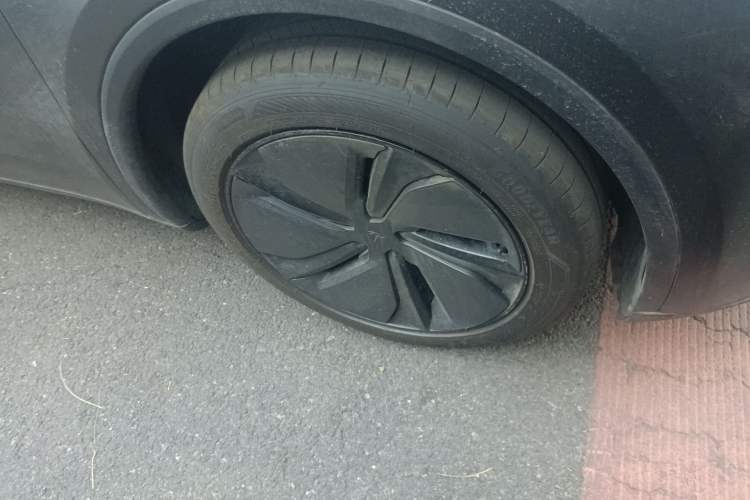 Used Tesla Model Y 2025 Rear-Wheel-Drive Version
