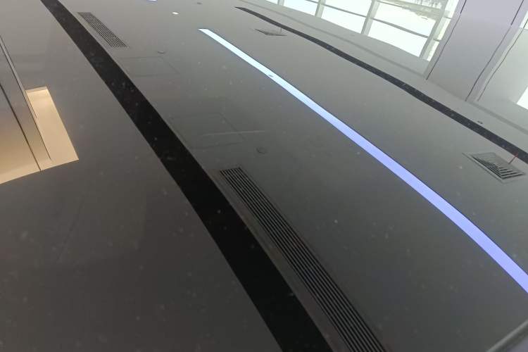 Used XPeng X9 2025 740 Ultra-Long Range Max Roof