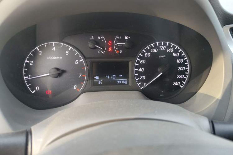 Used Nissan Sylphy 2012 1.6 XL Manual Luxury Edition Odometer Close Up
