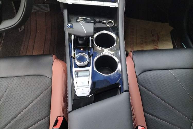 Used CHANGAN Eado 2024 PLUS Blue Whale NE 1.4T GDI DCT High-Energy Edition Gear Lever