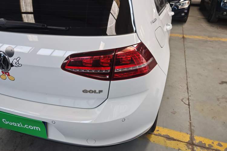 Used Volkswagen Golf 2017 1.6L Automatic Comfort Million-Vehicle Anniversary Edition
