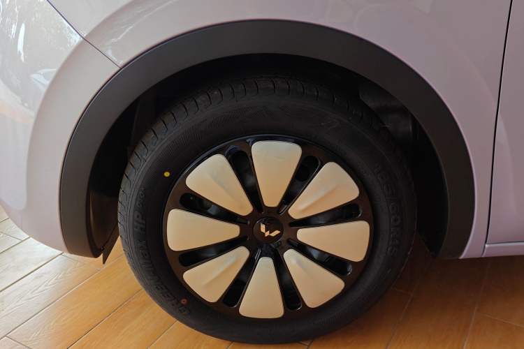 Used Wuling Bingo 2025 333 km Lingxi Connected Version Left Front Wheel Hub
