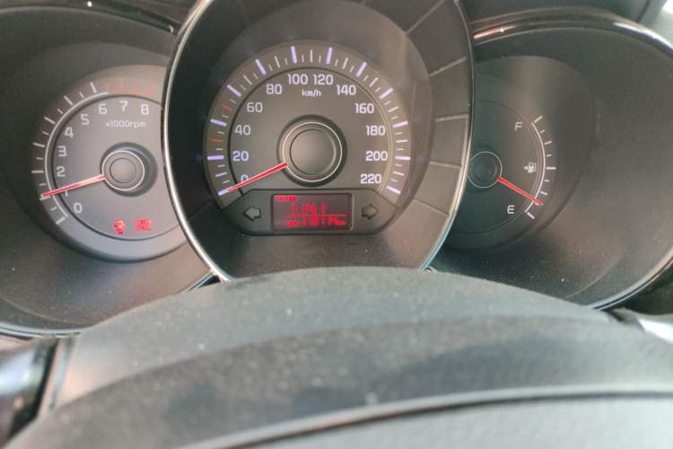 Used Kia K2 2012 Sedan 1.4L MT GLS Commemorative Edition Odometer Close Up