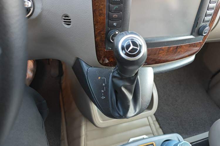 Used Mercedes-Benz Viano 2012 2.5L Hospitality Edition Gear Lever