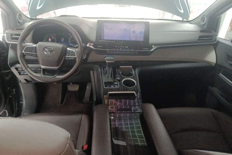 Used Toyota Granvia 2022 2.5L Hybrid Flagship Edition