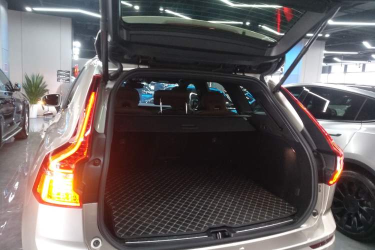 Used Volvo XC60 New Energy 2025 Plug-in Hybrid Long-Range All-Wheel Drive Smart & Luxurious Edition