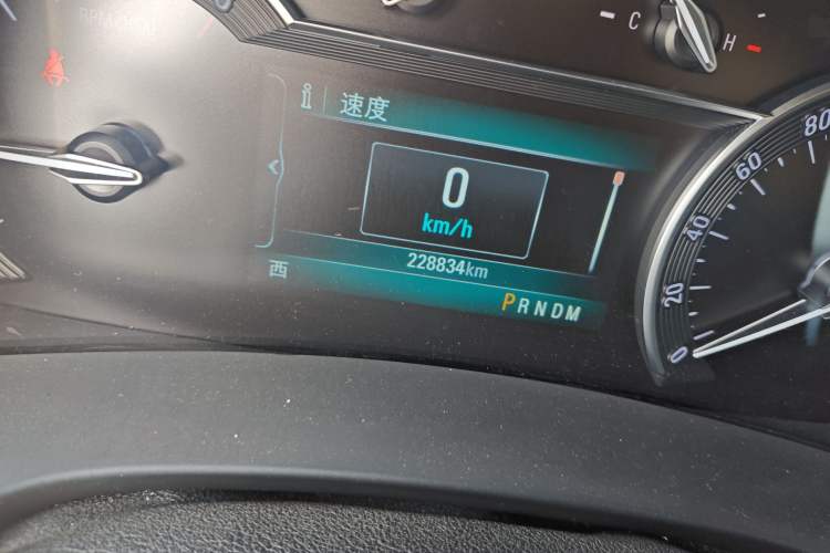 Used Buick GL8 2017 ES 28T Premium Version China V Standard Odometer Close Up