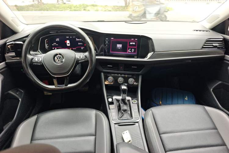 Used Volkswagen Sagitar 2022 280TSI DSG Flyover Edition Center Console