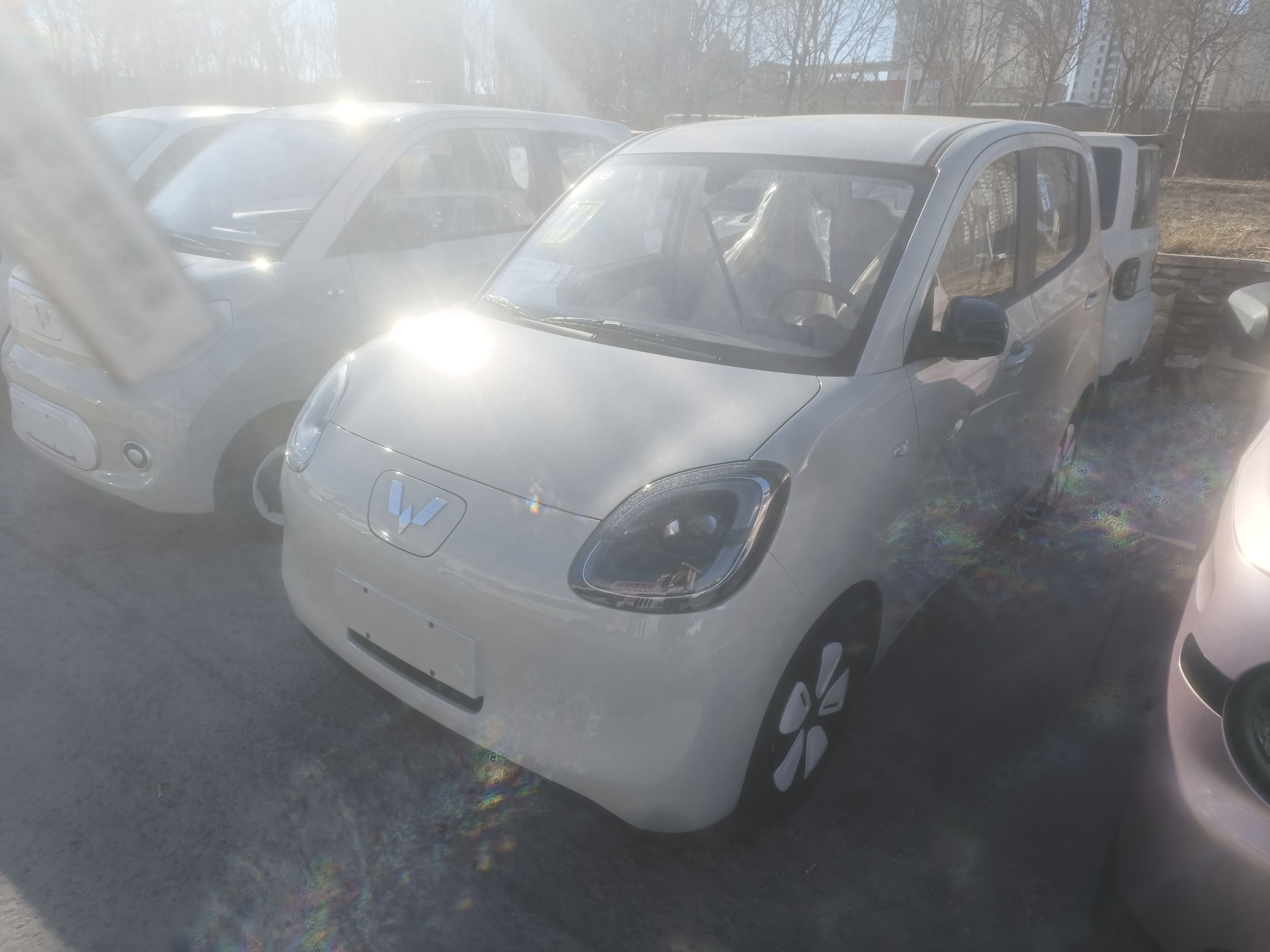 Под передней частью автомобиля