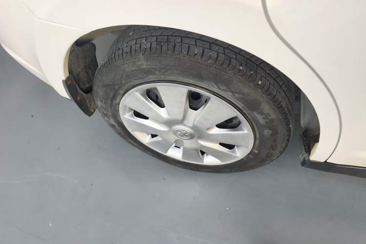 Used Venucia R50 2015 1.6L Manual Fashion Edition
