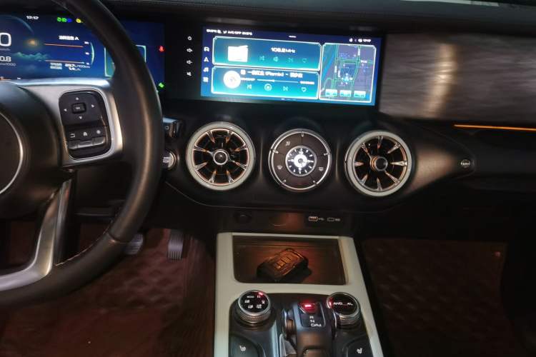 Used Tank 300 2021 City Edition 2.0T—Truly Stylish
