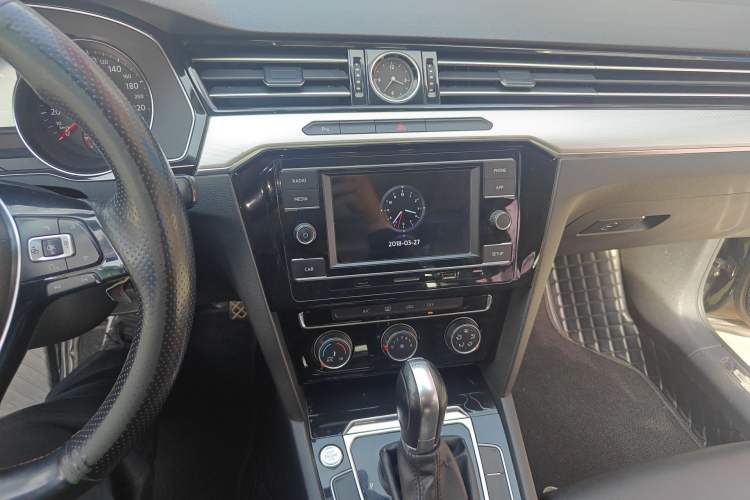 Used Volkswagen Magotan 2017 330TSI DSG Leading Model
