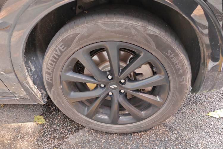 Used Li Auto ONE 2020 Extended-Range 6-Seater Version Right Front Wheel Hub